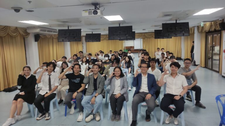 ภาพกิจกรรมจากโครงการเตรียมความพร้อมและเสริมทักษะด้านวิทยาการคอมพิวเตอร์สำหรับนิสิตชั้นปีที่ 1 ประจำปีการศึกษา 2568 เมื่อวันที่ 17 กรกฏาคม 2568 โดยกิจกรรมนี้ภาควิชาวิทยาการคอมพิวเตอร์ ได้รับเกียรติจาก อาจารย์ธนะ นิตยฤกษ์ และ ทีมวิทยากรจากบริษัท CDG Groups  ในการบรรยายให้ความรู้แก่นิสิตในภาควิชาฯ